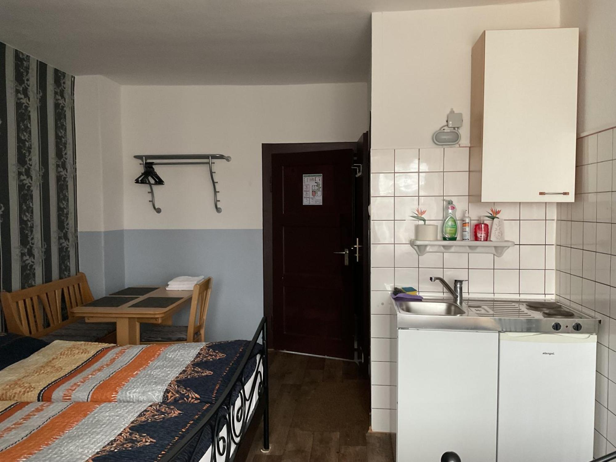 Pension&hostel Anna - Monteurzimmer Hostel München